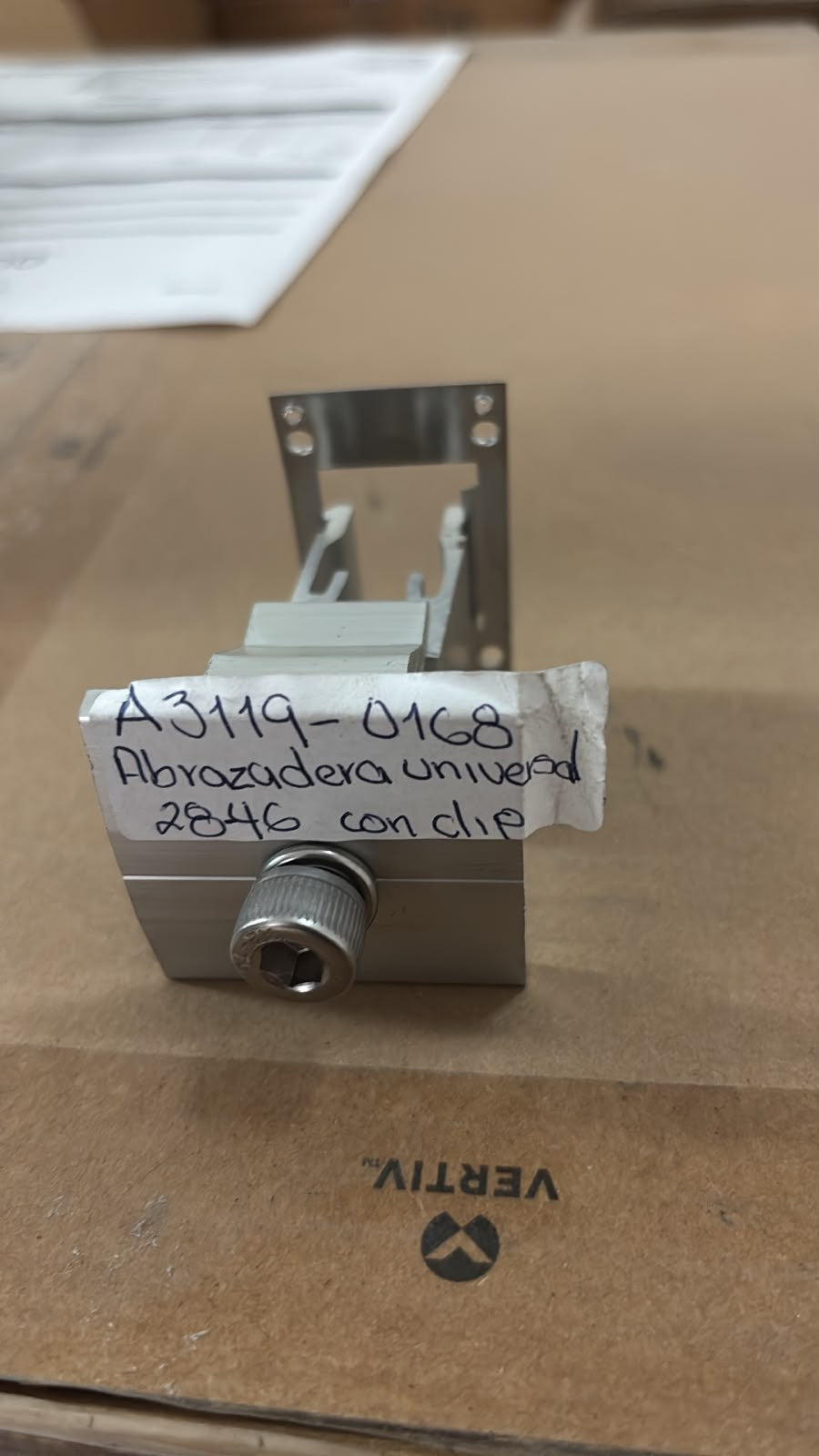 Kit de abrazadera universal Comcast CRac 28-46 mm L42 (Paquete de 10 piezas) - foto real