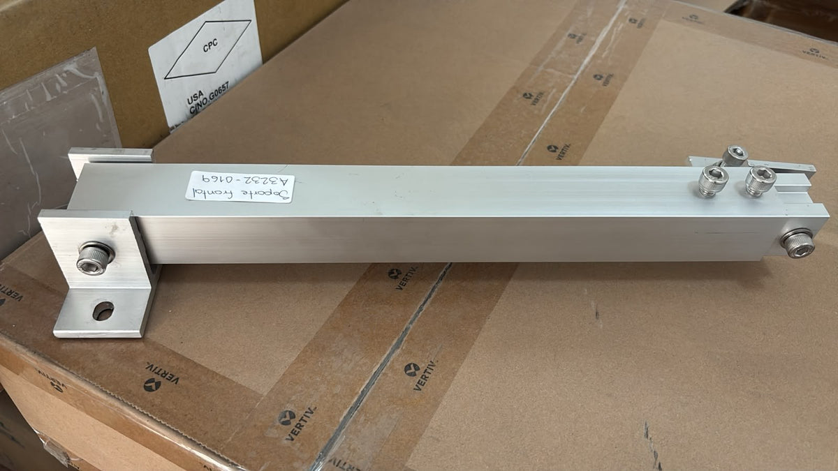 Soporte frontal ajustable Comcast CRac L40, techo plano (Paquete de 2 piezas) - foto real