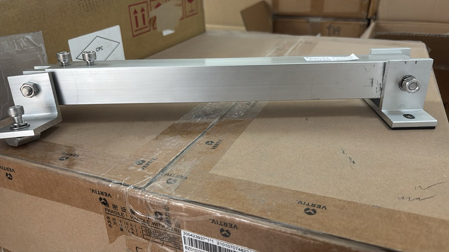 Soporte frontal ajustable Comcast CRac L40, techo plano (Paquete de 2 piezas) - foto real