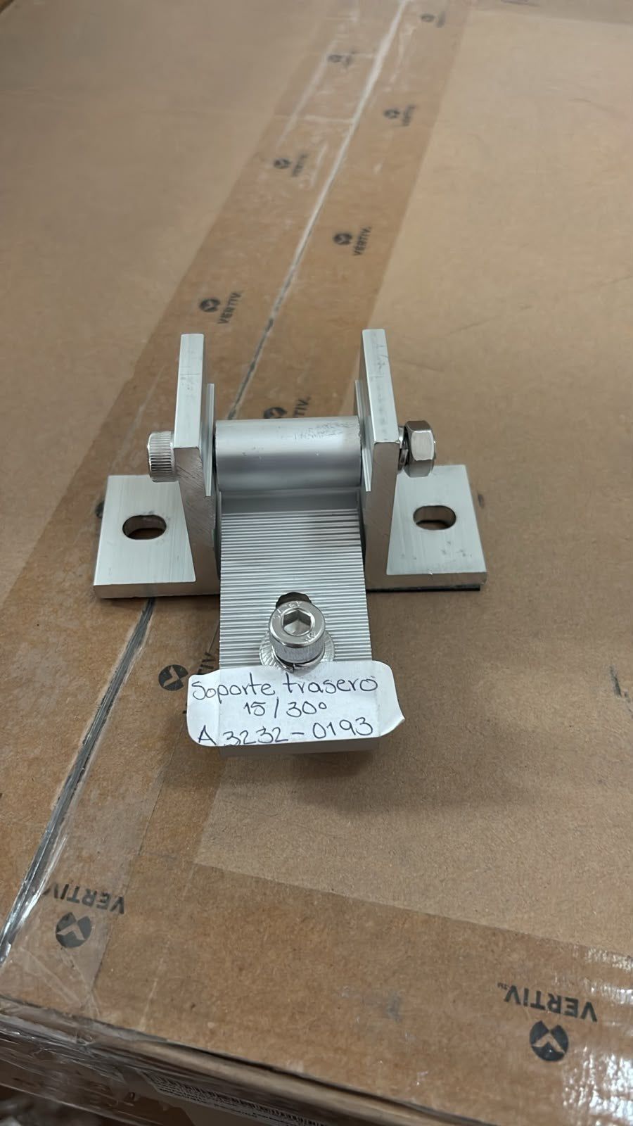 Soporte trasero ajustable Comcast CRac 15 a 30 grados, techo plano - foto real