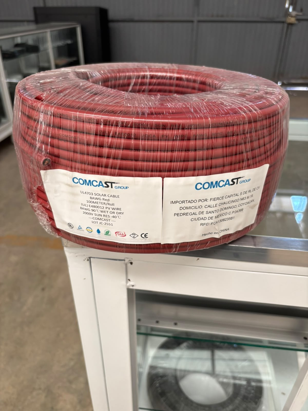 Cable fotovoltaico Comcast 8 AWG rojo 2000 V, rollo de 100 m, UL 4703 - foto real