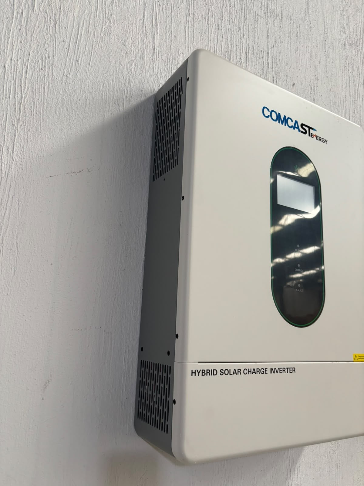 Inversor híbrido Comcast 12 kW bifásico 120/240 V | CEG-IVH12KW-048US - foto real