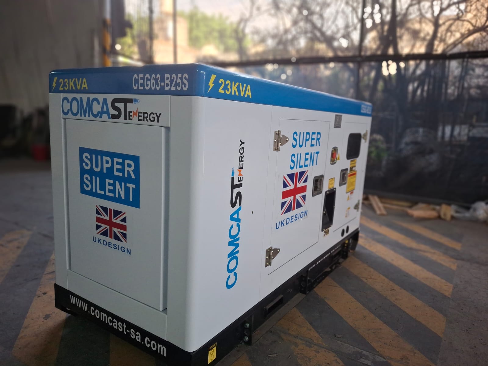 Planta de luz Comcast Energy de 23 kVA, modelo CEG63-B25S, insonorizada Super Silent